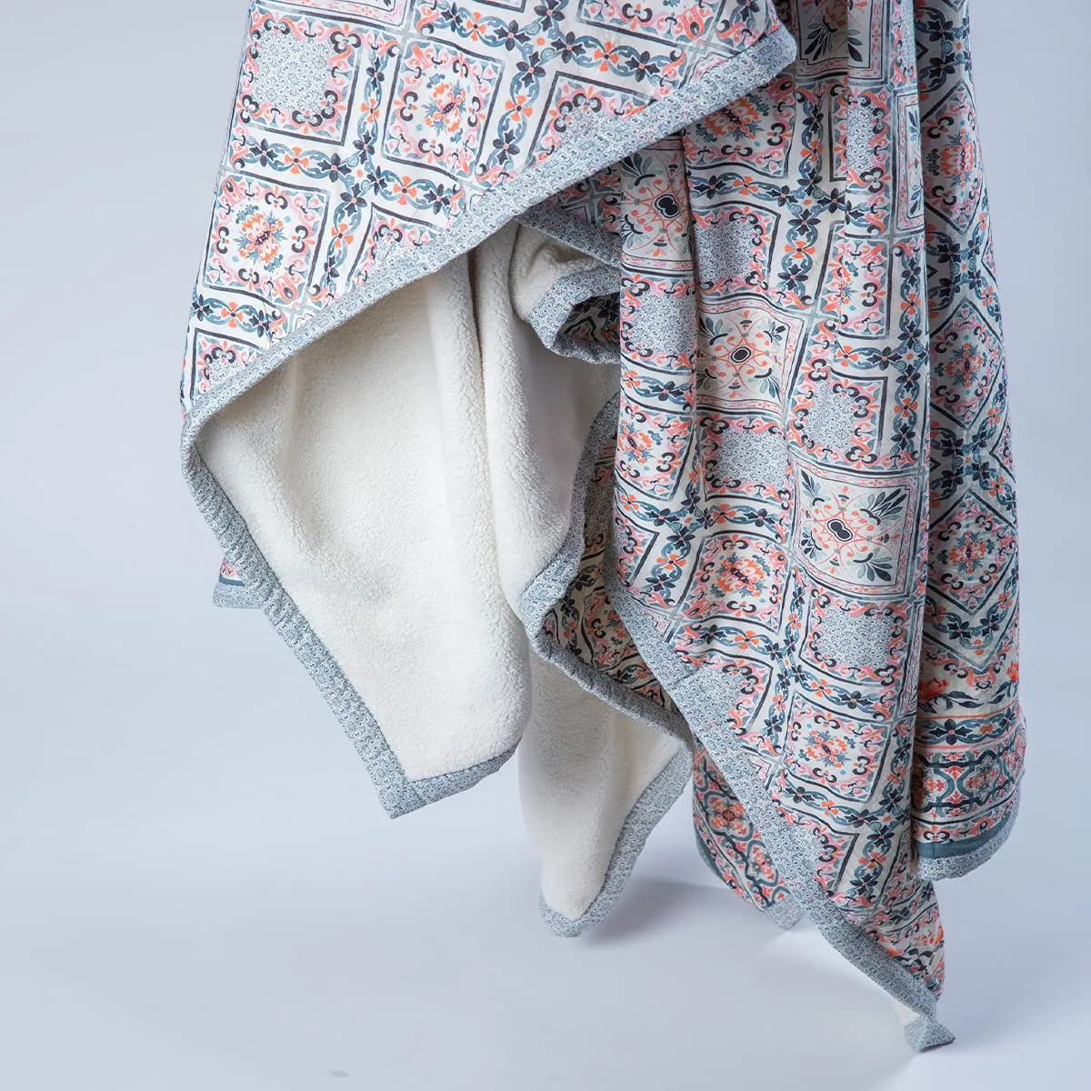 HOUSE OF CHARU | Meraki Sherpa Blanket | Made of Fine Muslin Cotton & Sherpa | Standard Size (60" x 85")